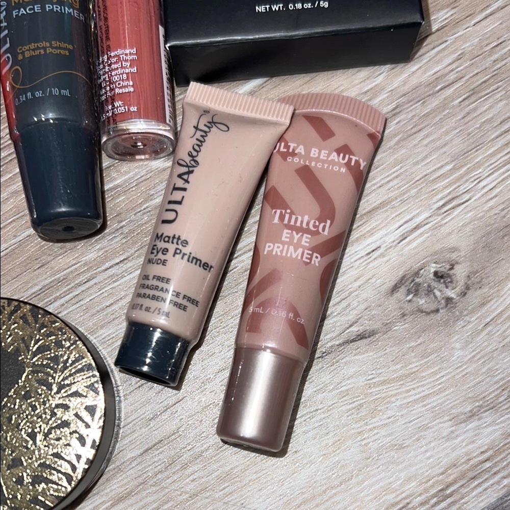 Makeup and skincare samples - Picture 3 of 6